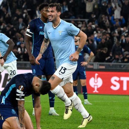 Lazio-Porto, moviola: il gol annullato e tutte le sviste dell’arbitro