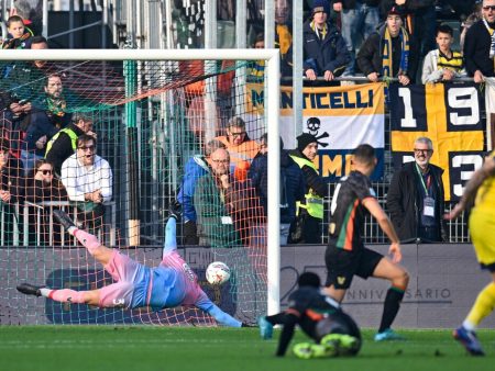 Venezia-Parma 1-2 pagelle: Bonny entra, segna e salva Pecchia, flop Stankovic, Di Francesco affonda