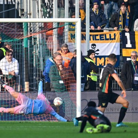 Venezia-Parma 1-2 pagelle: Bonny entra, segna e salva Pecchia, flop Stankovic, Di Francesco affonda